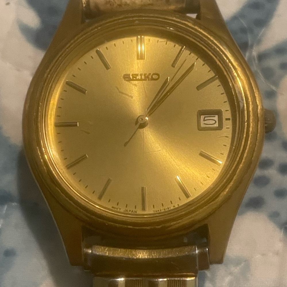Seiko Gold Classic Analog Watch. Needs Battery.